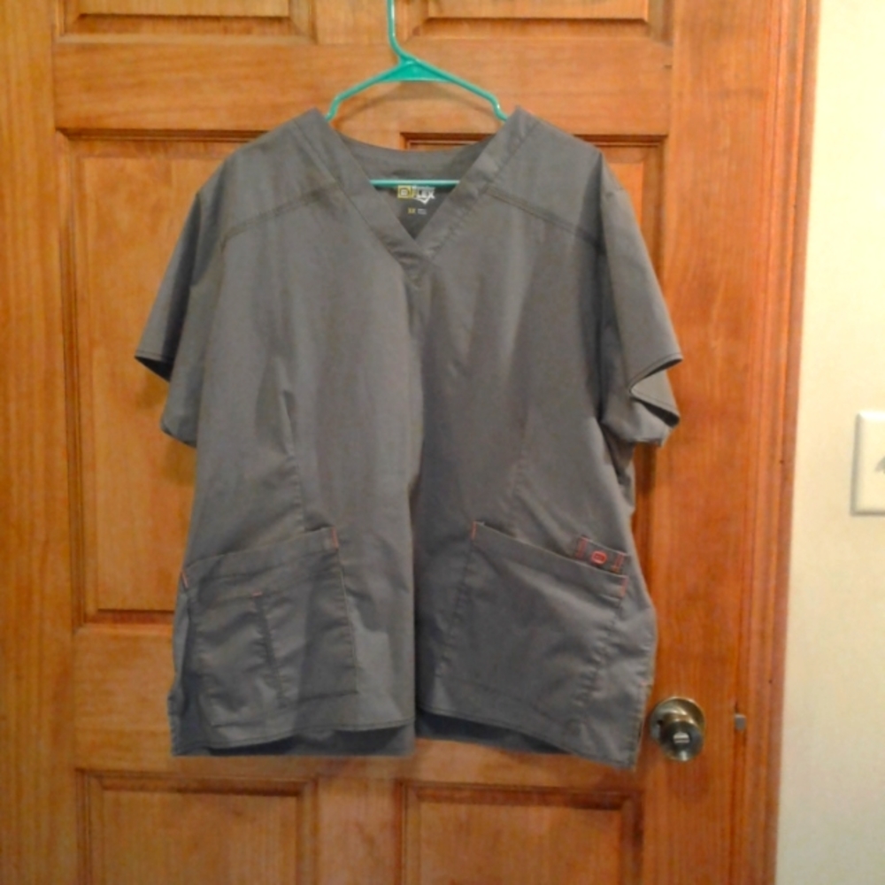 Wonder Flex 3x Women's Scrub Top - Gray/Pink